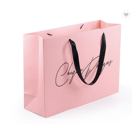 Sacs de papier brillants réutilisés de marchandises pour des achats de cadeau avec le logo personnalisé
